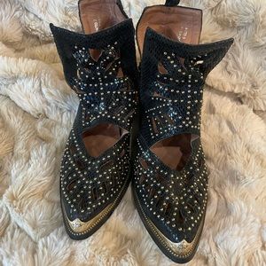 ⚜️ Jeffrey Campbell black and gold studded Boots! ⚜️